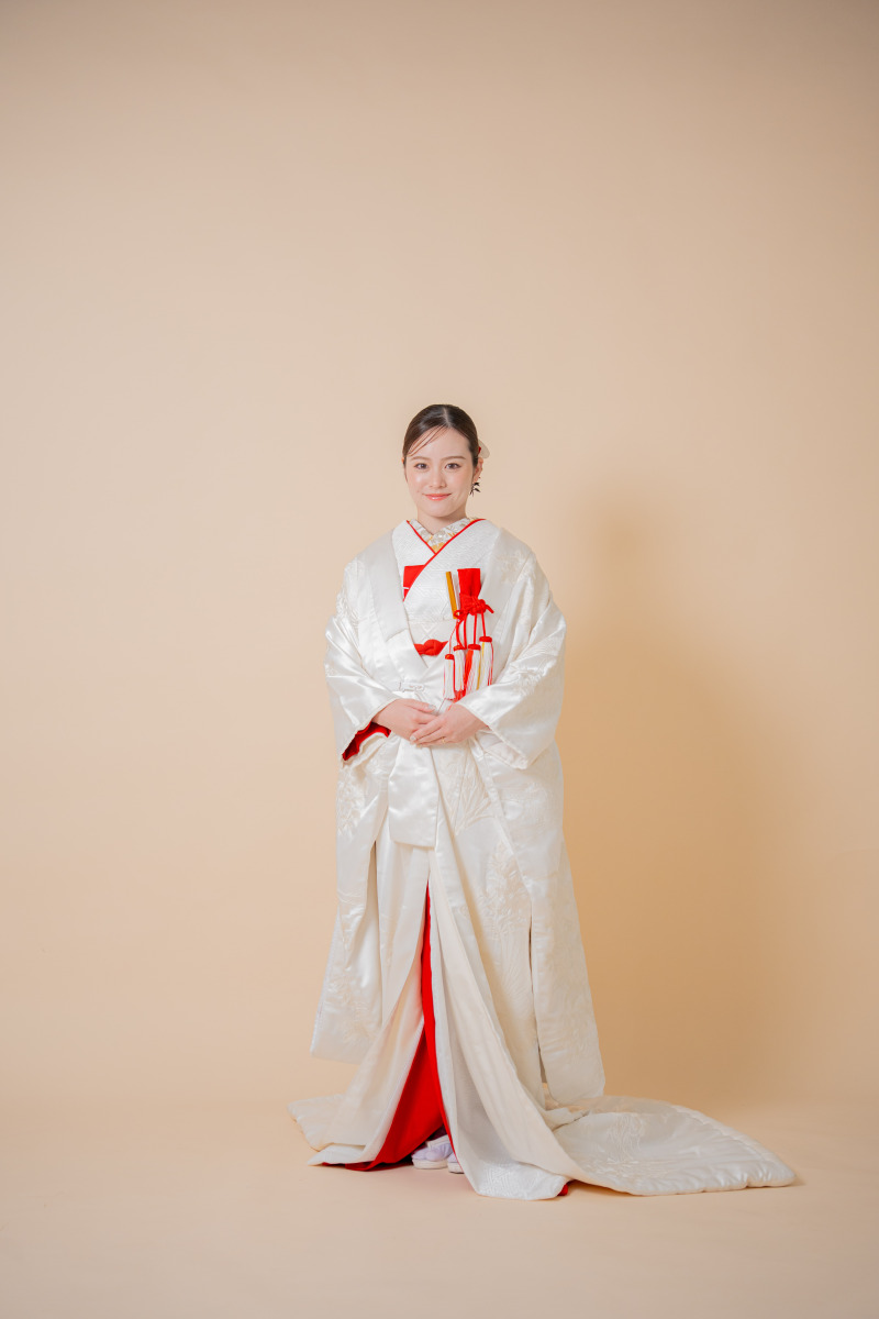 凛とした立ち姿が美しい白無垢ソロ