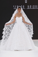 ウエディングドレス