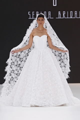 ウエディングドレス