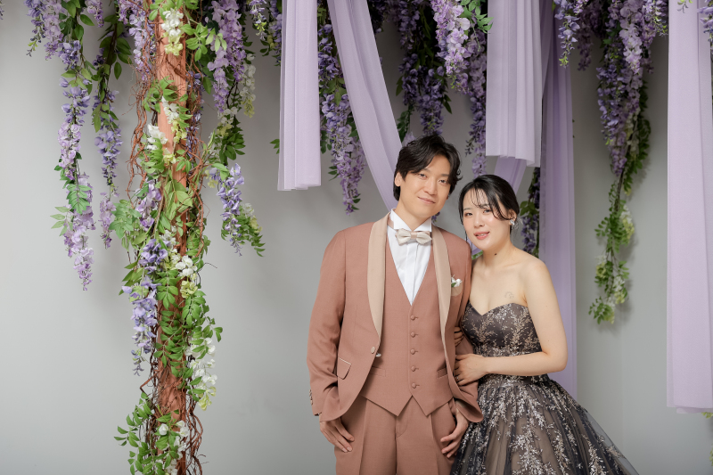 藤花に包まれるふたり