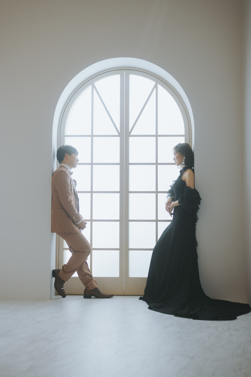 窓から差し込む光を活かしたカット