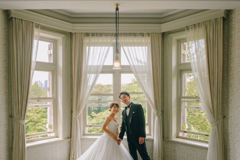 白い背景で爽やかな雰囲気のショット♪