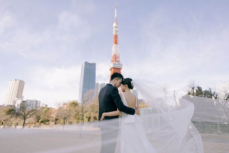 塔の下で、永遠を抱きしめて