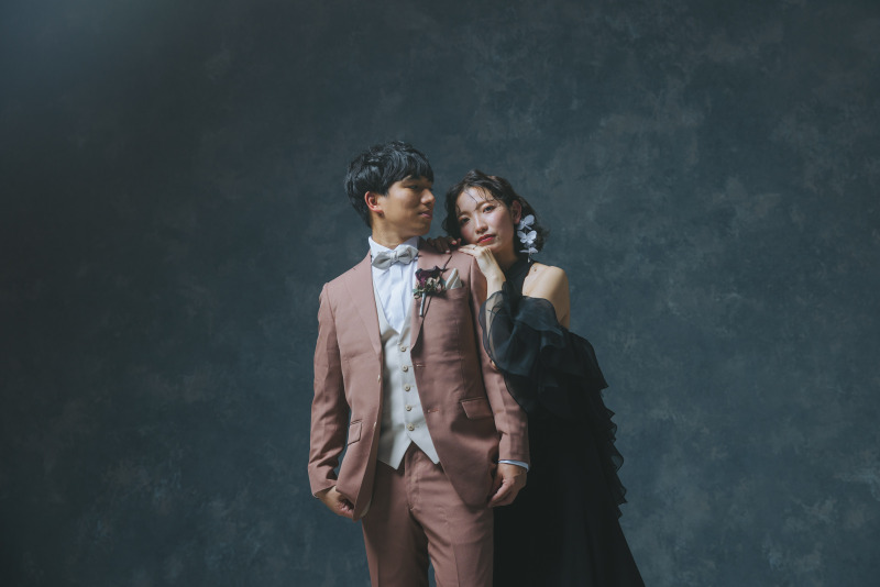 シックな背景でクールな一枚