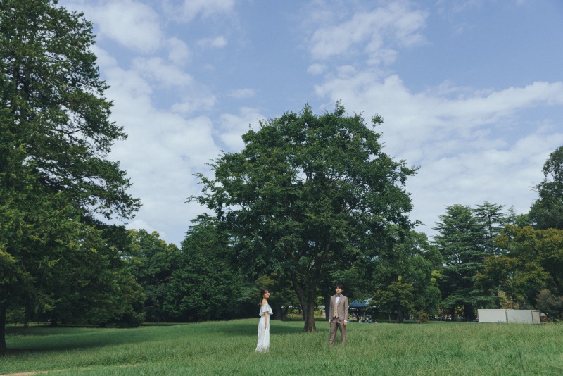 空と緑に囲まれた空間でアーティスティックな一枚を