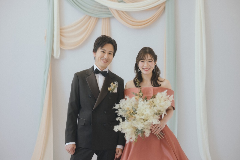 華やかなブーケがお二人の姿をより美しく引き立てる