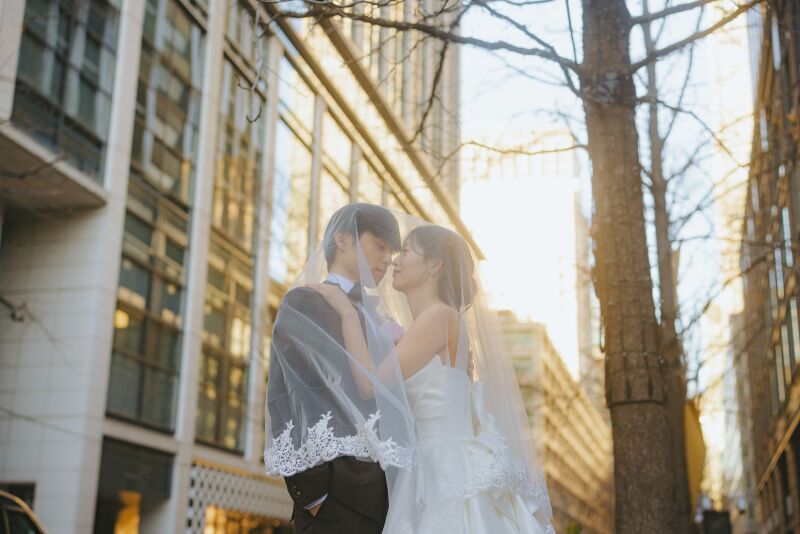 夕光に包まれて、見つめ合う