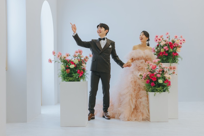 まわりのお花で華やかに