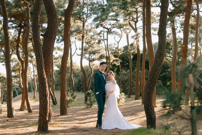 緑に包まれる誓いの瞬間