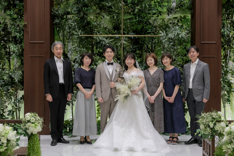 祝福に包まれた家族の絆