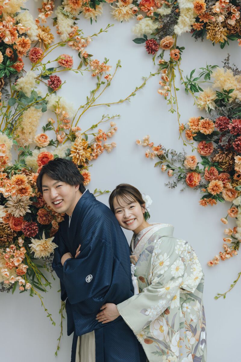 花々に囲まれて