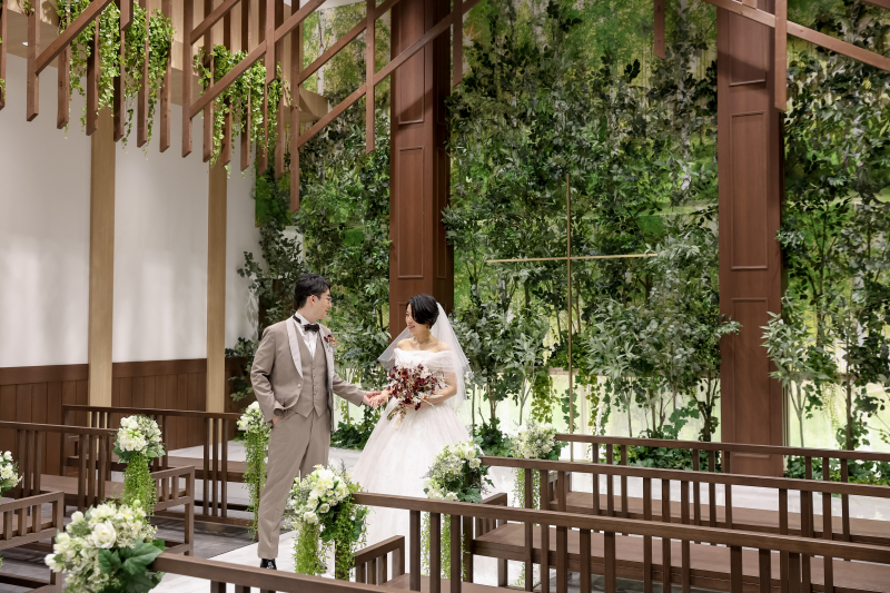 緑に包まれる祝福の道