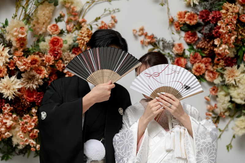 扇に秘めた、はじまりの微笑