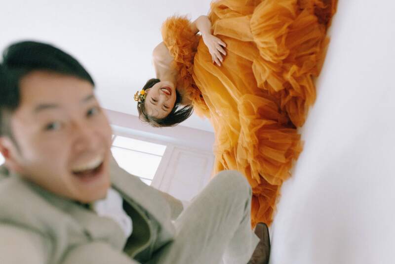 心を込めて、呼吸するようにシャッターを押します。主人公のおふたりにそっと寄り添い、時には大胆に、この時間を一緒に楽しむことを大切にしてます。