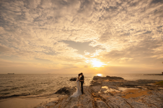 名古屋にある野間灯台の夕陽ロケ写真です！綺麗な色味が出るように編集にもこだわって参ります✨