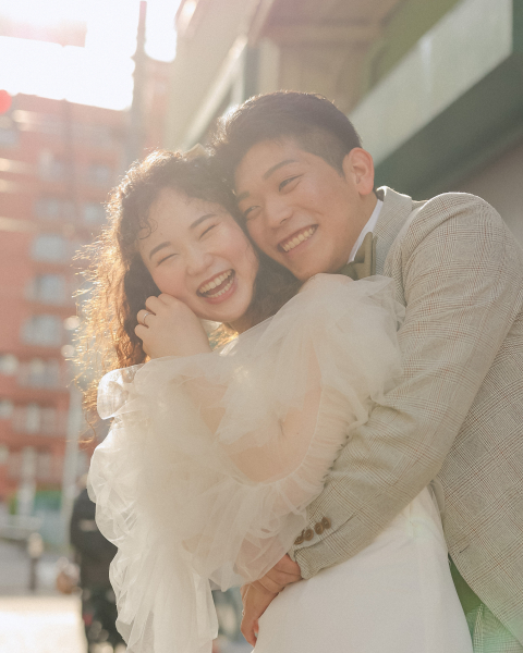 "お二人らしさ"引き出す撮影のお時間を大切にしています。いつまでも心躍るような"金ピカな思い出"を残します。