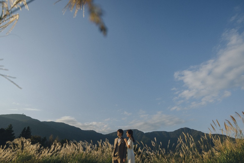 【壮大なロケーションでの撮影♪】仏石原高原ドレスロケーションプラン◆全カットデータ+ヘアメイク込み
