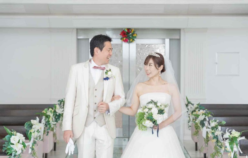 チャペルで撮影開始。お二人の大切な瞬間を美しく