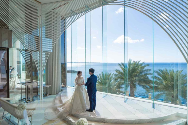 きらめく豪華チャペルと白浜ビーチで叶えるリゾート感じるフォトウェディング