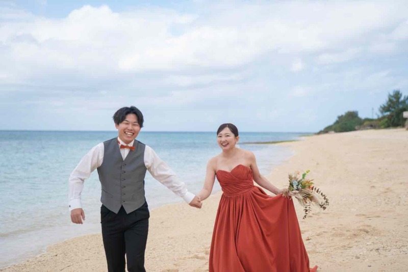 ビーチでのかけっこシーンが可愛い！！