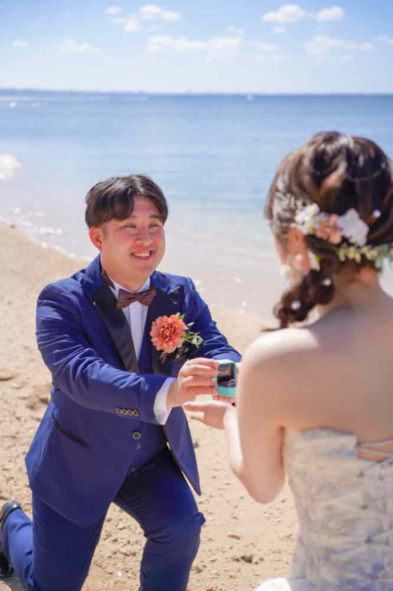 ビーチでの誓いのプロポーズフォト！