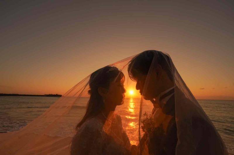 サンセットでのロングベール撮影はロマンティック♪