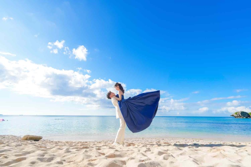 ウェディング、カラーどちらのドレスも豊富！