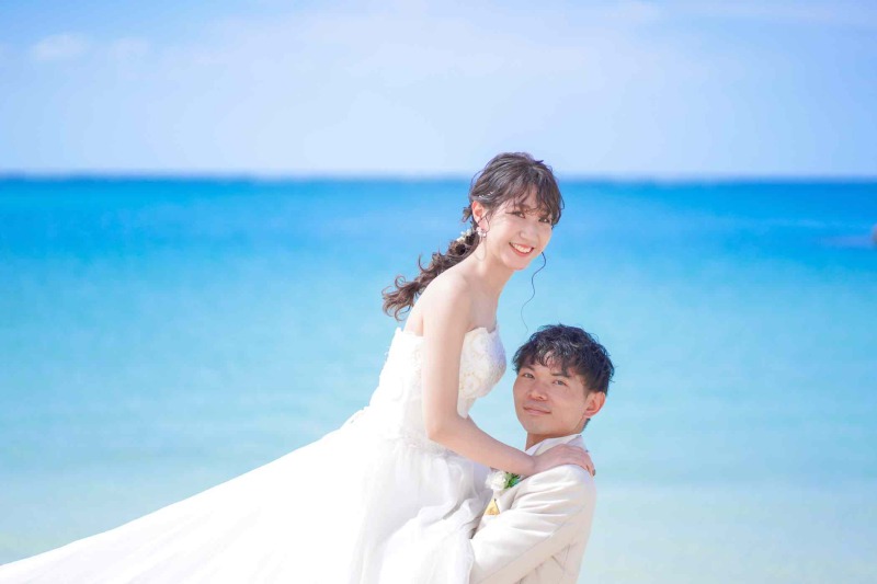 【思い出スライド動画&ビーチ1ヶ所プラン】全データ&衣裳&ヘアメイク付き ♪通常64,000円⇒沖縄県民割51,200円!