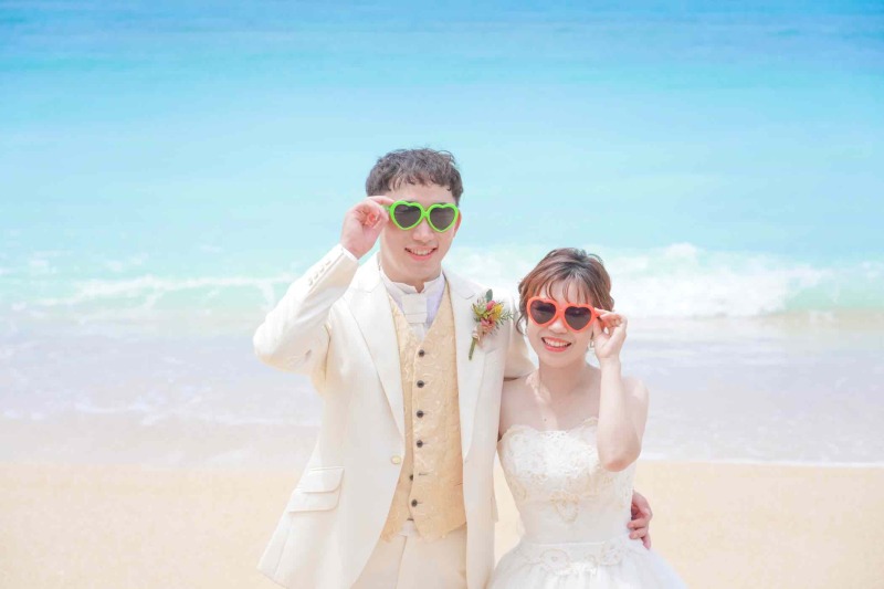 【思い出スライド動画&ビーチ1ヶ所プラン】全データ&衣裳&ヘアメイク付き ♪通常64,000円⇒沖縄県民割51,200円!