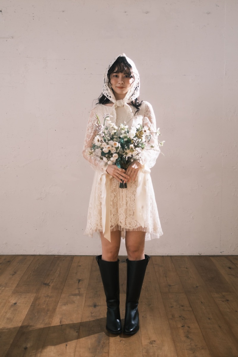 ミニ丈ドレスにロングブーツ♩