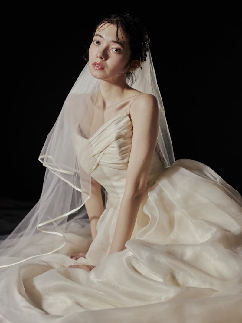 色設計&times;素材美、インポートドレスの魅力が表現できる