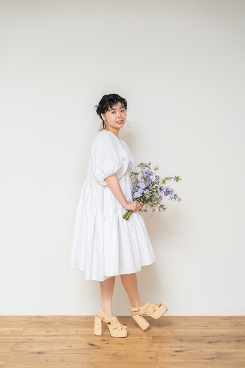 ＜ソロフォト＞◆データ30カット＋ヘアメイク◆カジュアル衣装＋小物付き ◎衣装価格33,000円相当&rarr;16,500円