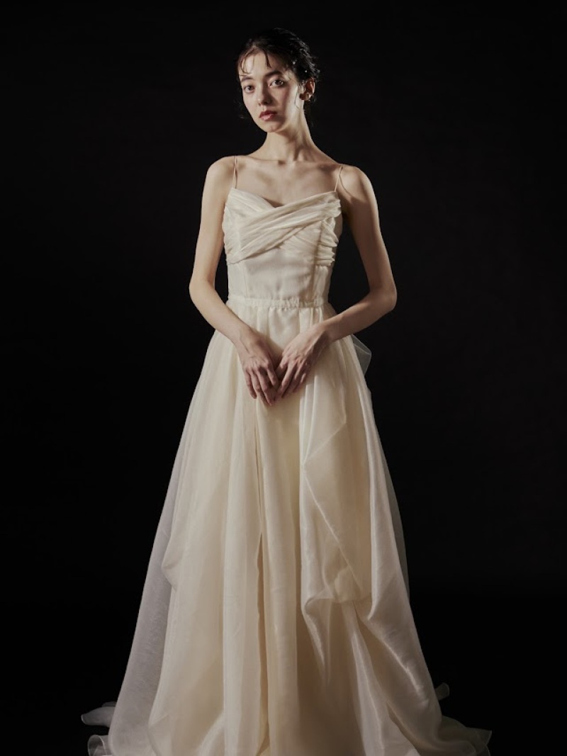 ＜ソロフォト＞◆データ30カット＋ヘアメ◆カジュアル衣装orインポートドレスから選択＋小物付◎どの衣装を選んでも110,000円