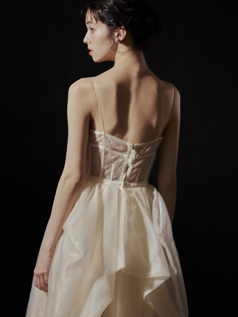 ＜ソロフォト＞◆データ30カット＋ヘアメ◆カジュアル衣装orインポートドレスから選択＋小物付◎どの衣装を選んでも110,000円