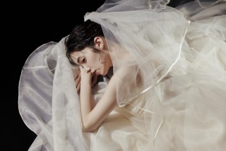 ＜ソロフォト＞◆データ30カット＋ヘアメ◆カジュアル衣装orインポートドレスから選択＋小物付◎どの衣装を選んでも110,000円