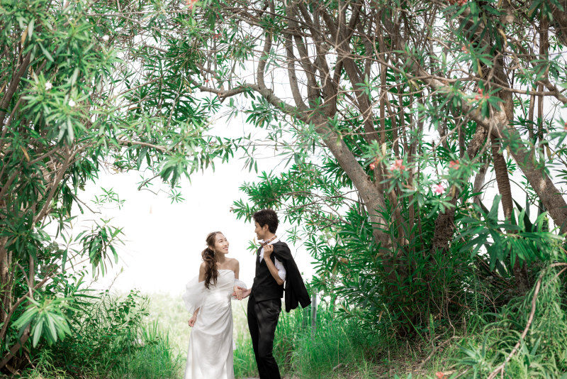 手を引いてエスコート