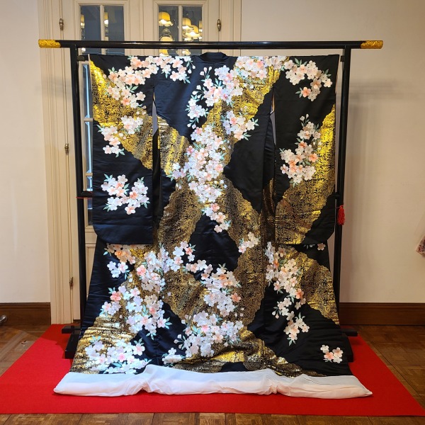 K605黒地桜更紗文様