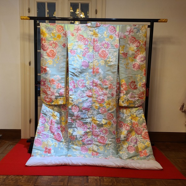 K612白緑地金襴綴れ風織物四季花