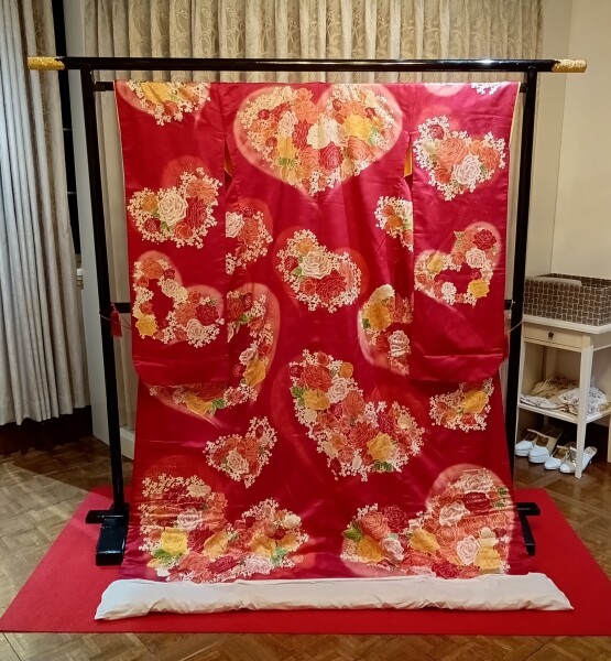 K６０７赤ラメ地ハート薔薇友禅