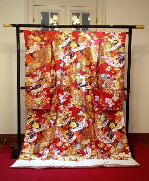 C１００８猩々緋唐花飛鶴牡丹