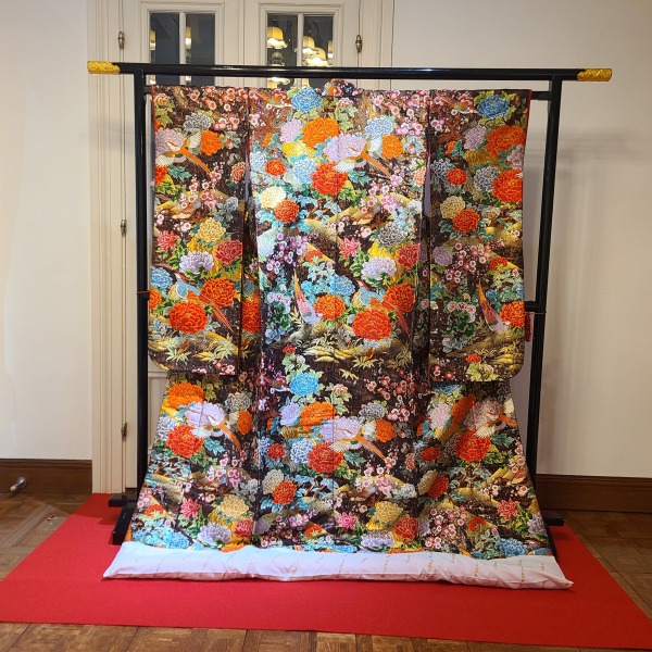 390徳川美術織物焼箔雉牡丹