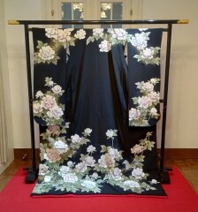 ２０８友禅黒地大輪牡丹