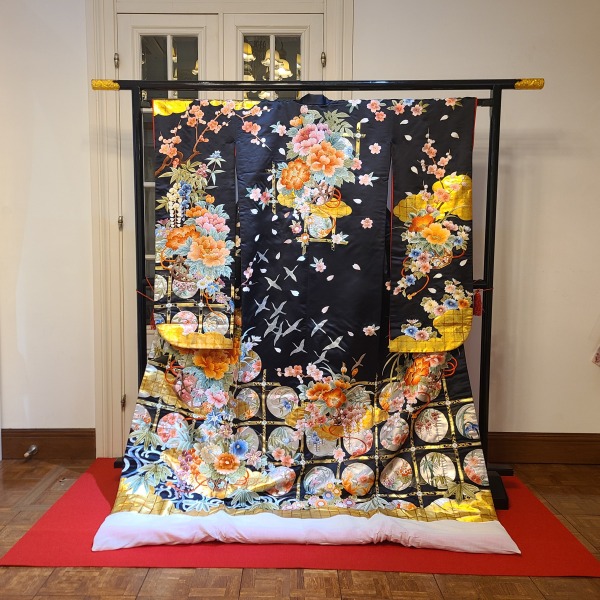 457黒緞子地格天井花籠金箔