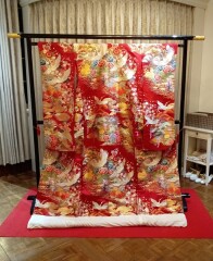 ４２８赤緞子地瑞鳥四季草花