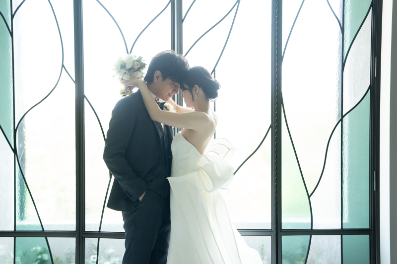 光の差し込むチャペルで幻想的な1枚を