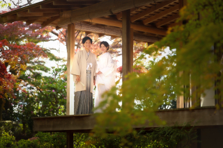 背景や演出に頼らない、季節や時間帯、その場所の環境を活かすことで何気ない瞬間が特別な１枚に生まれ変わります。レンズワークから被写体の配置まで、徹底的にこだわり撮影していきます。