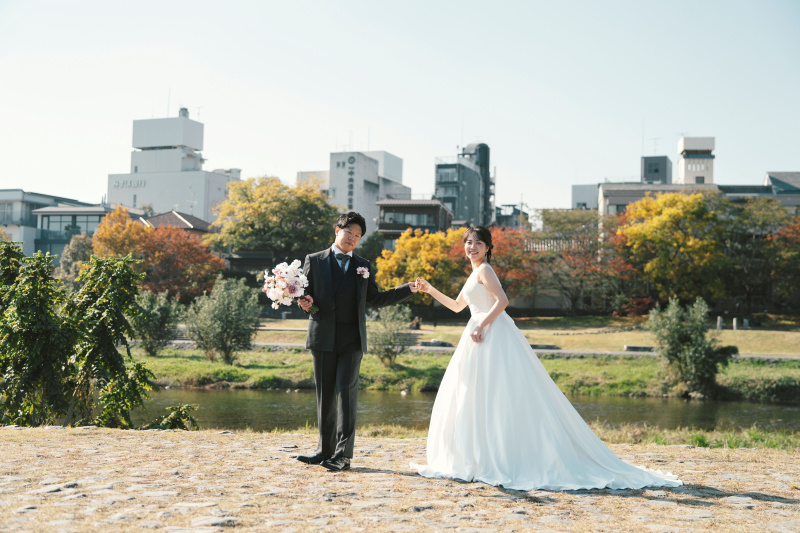 秋の鴨川を背景に♪