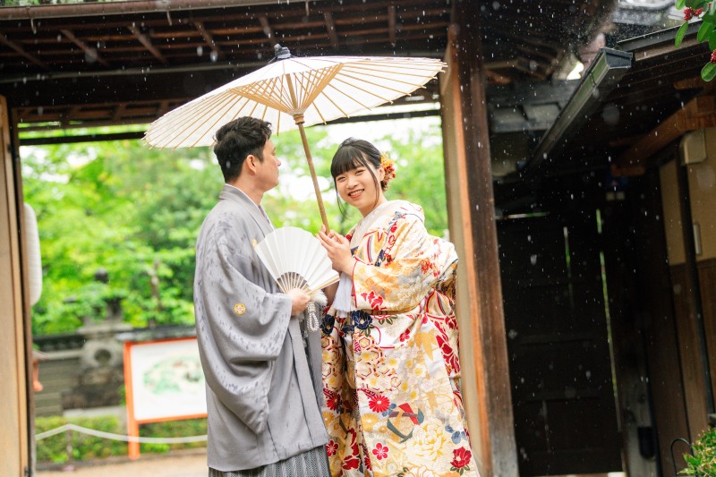 雨と和傘で風情を。
