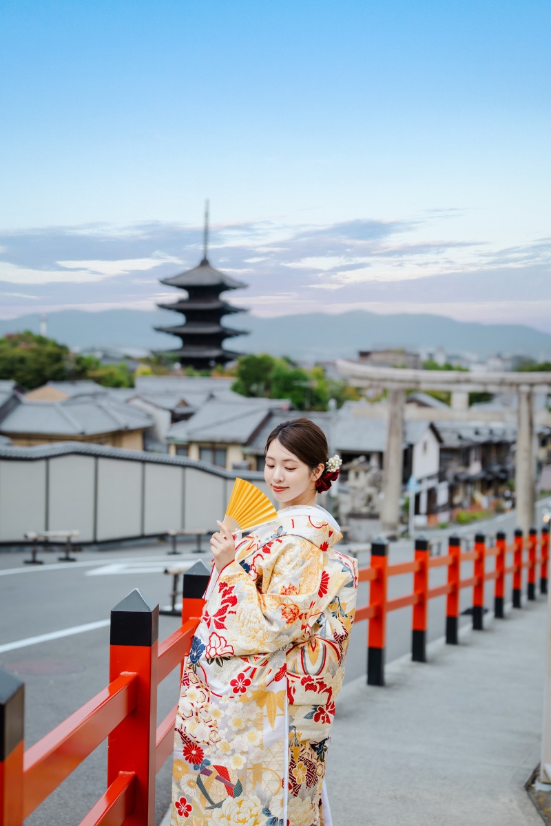 お二人らしさを表現する「色小物」コーディネート