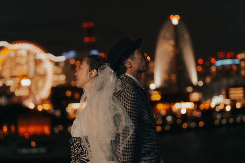 横浜大さん橋の夜景でウェディングフォト